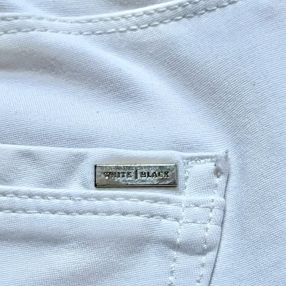 White House Black Market White Skinny Jeans with Zipper Pockets - Picture 5 of 9